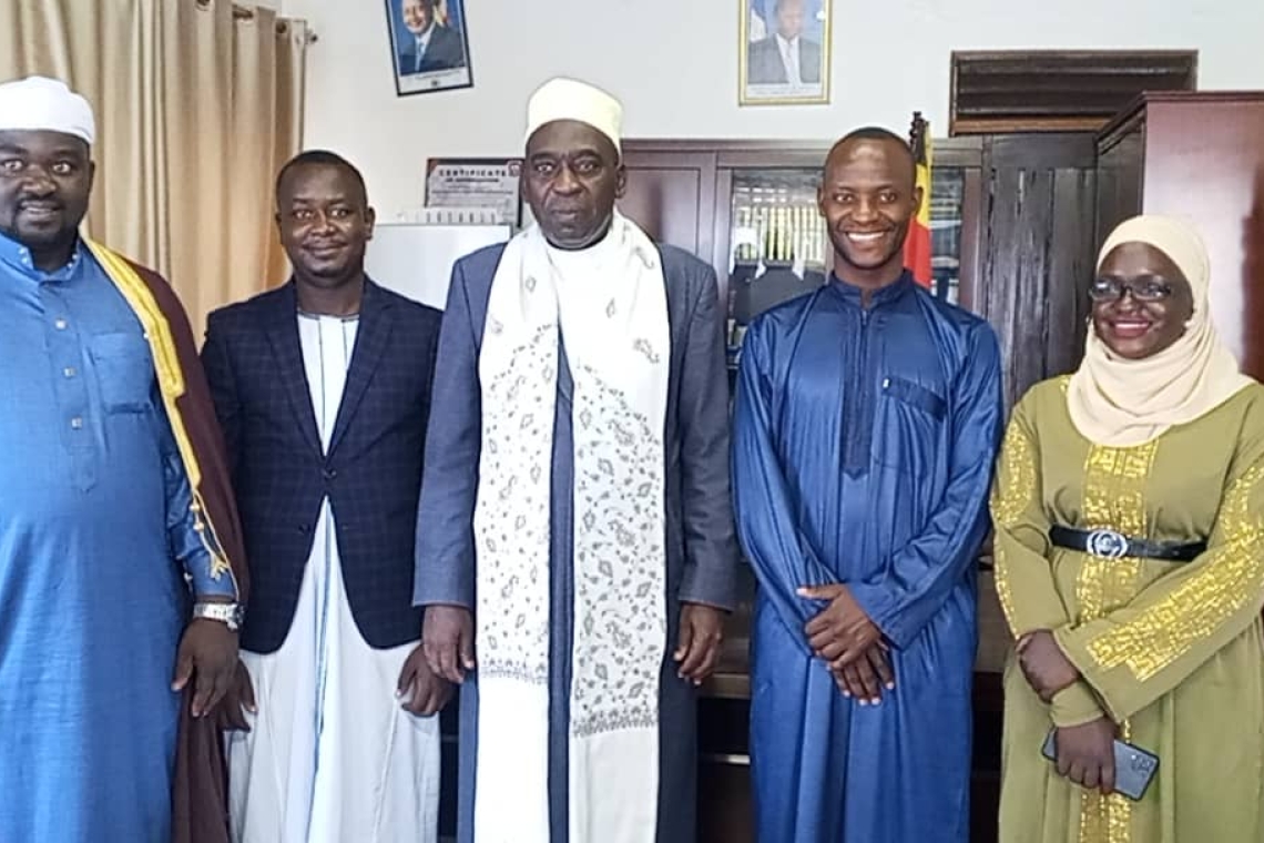 Super Supreme Mufti, Sheikh Shaban Muhammad Galabuzi (centre), with Buganda youth leaders at Kibuli Super Supreme Mufti, Sheikh Shaban Muhammad Galabuzi (centre), with Buganda youth leaders at Kibuli